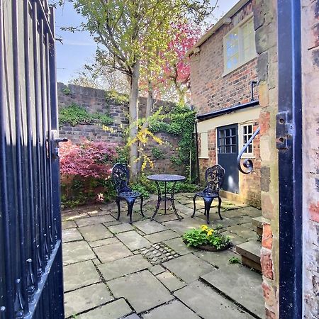 The Davey Tower, Medieval Riverside House York Extérieur photo