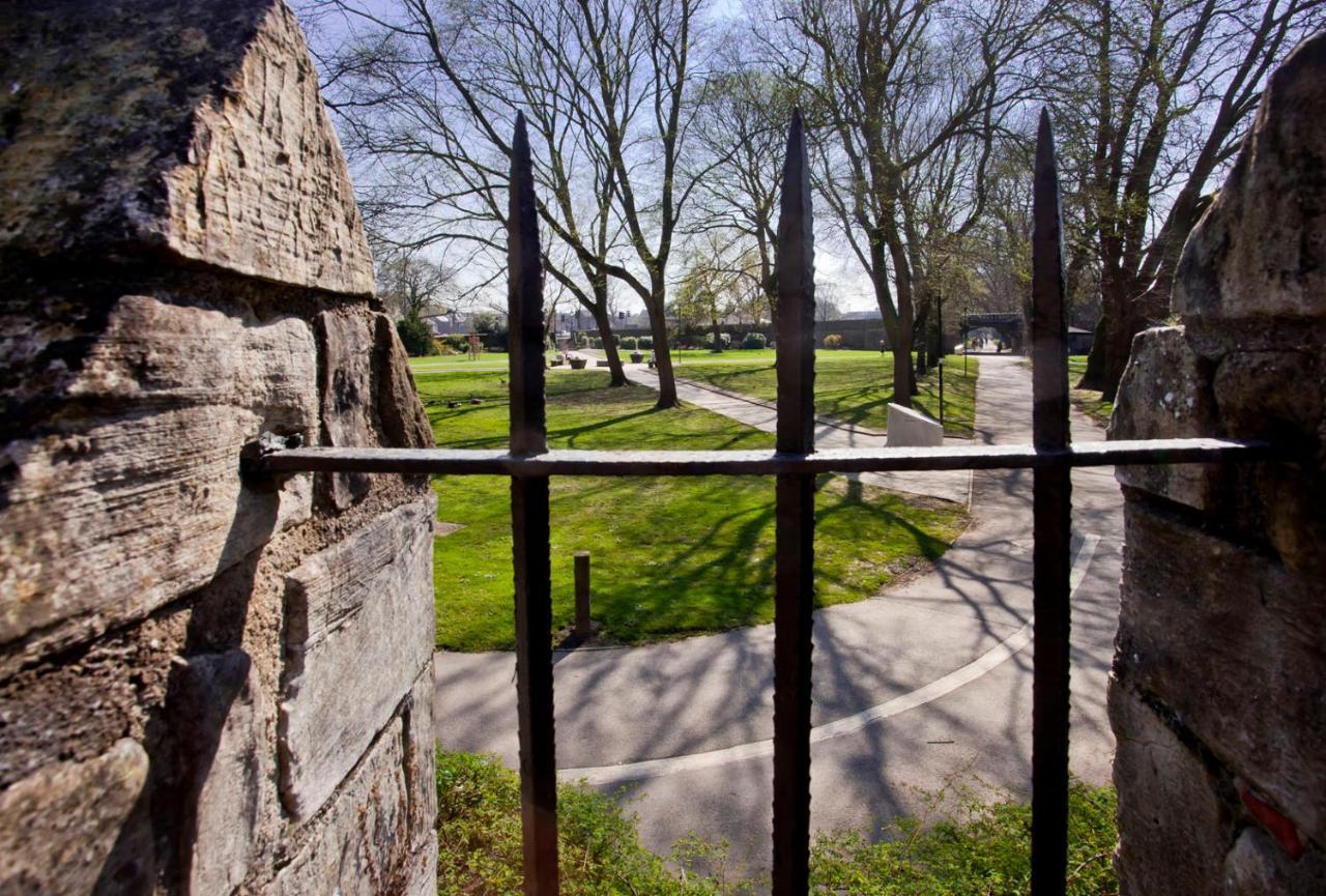 The Davey Tower, Medieval Riverside House York Extérieur photo