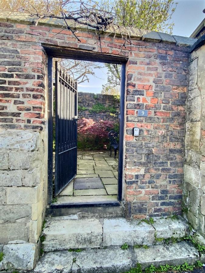The Davey Tower, Medieval Riverside House York Extérieur photo