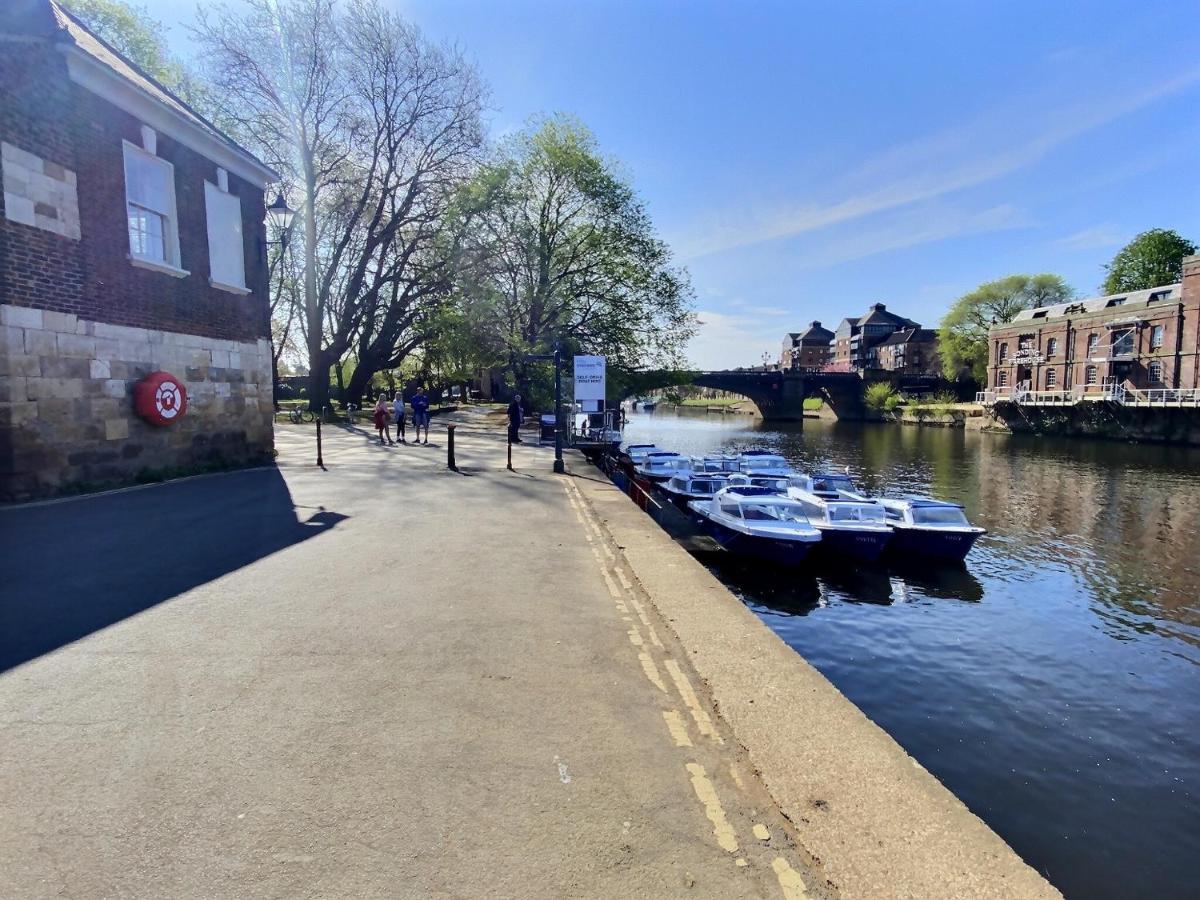 The Davey Tower, Medieval Riverside House York Extérieur photo