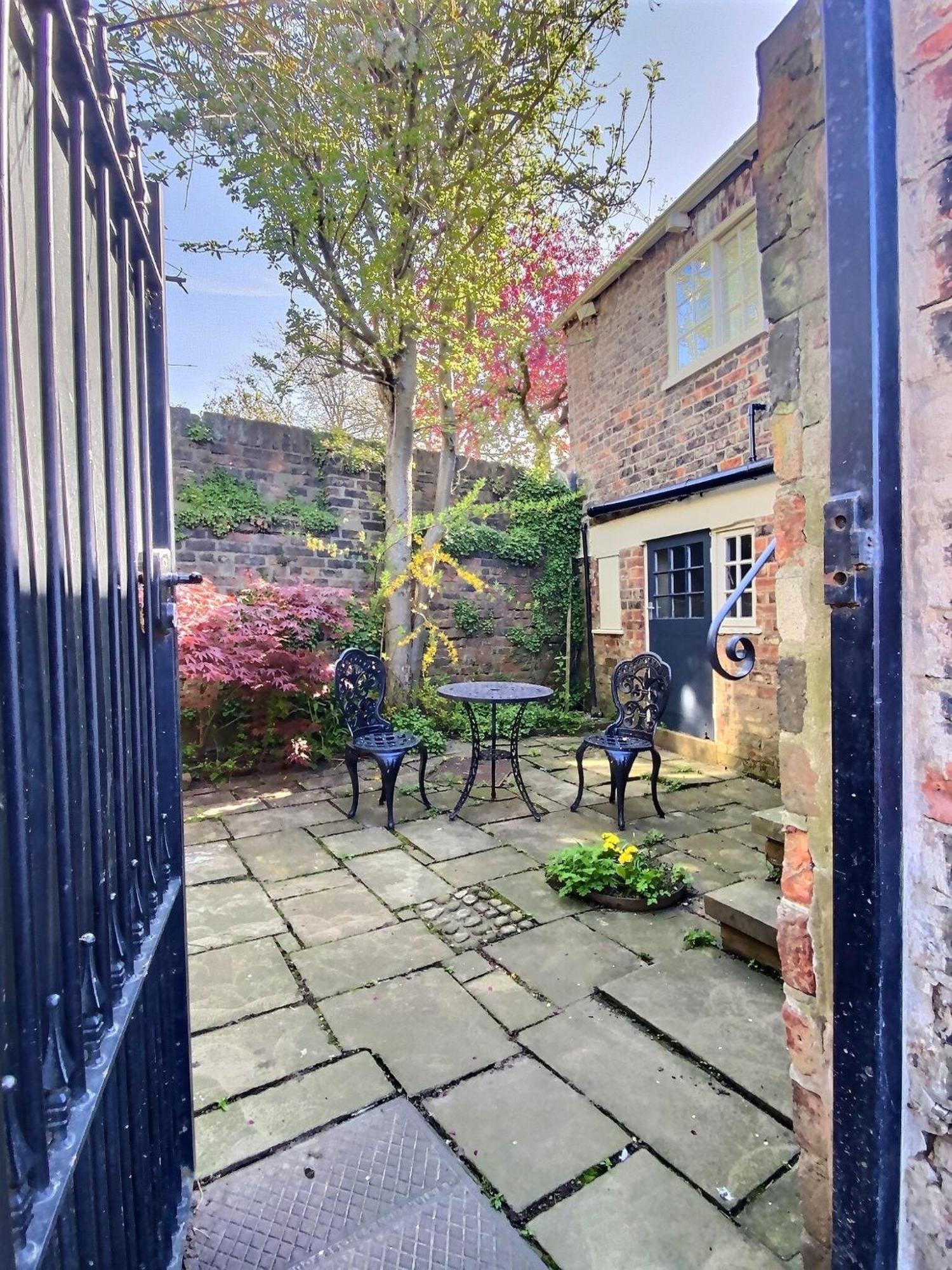The Davey Tower, Medieval Riverside House York Extérieur photo